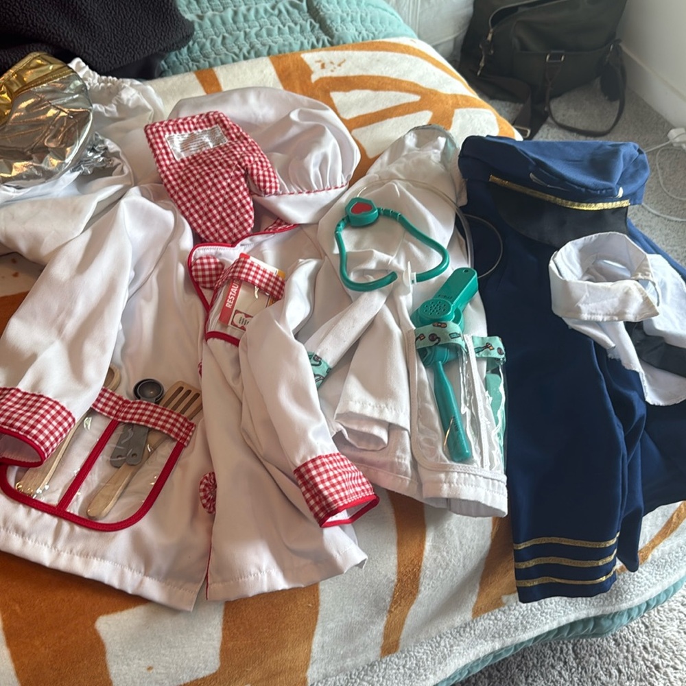3 Costumes